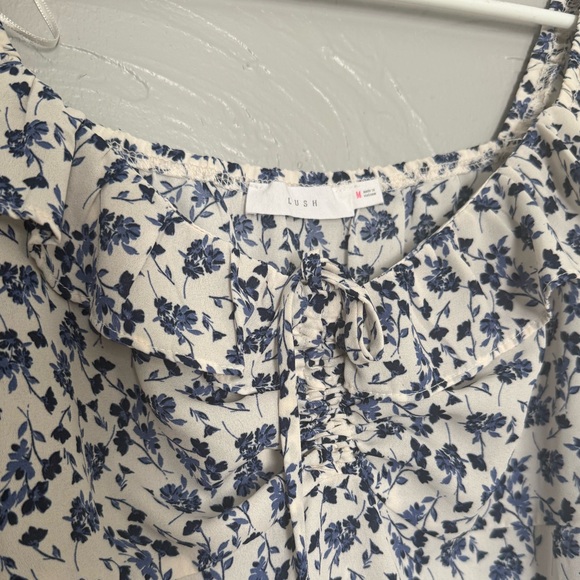 Women’s Floral Blue and White Blouse, medium - Picture 2 of 5